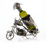 97058 Kovový stojan na víno, motív motorkár